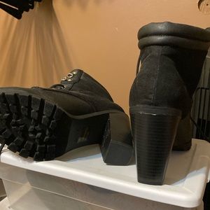 Black heel boots